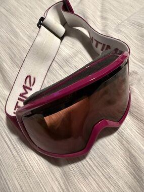 Smith Optics Pink Ski/Snow Goggles with Rose-Tinted Lens